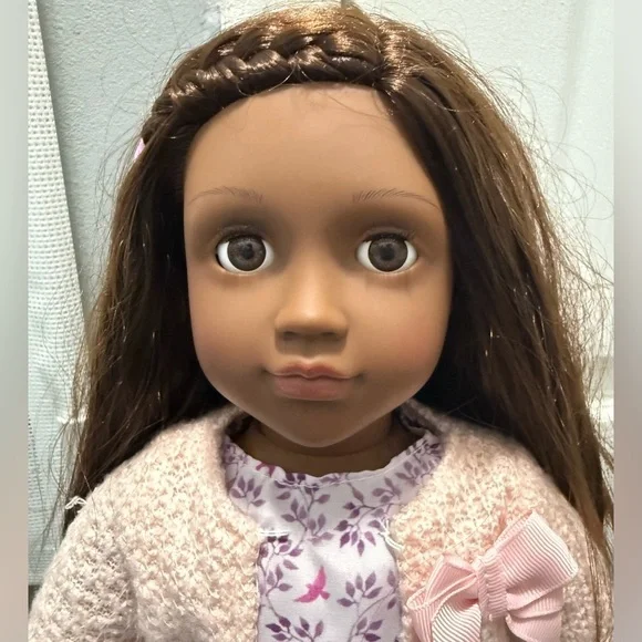 18” Our Generation - Suzee With Amputated Leg (crutches added) - Picture 5 of 12